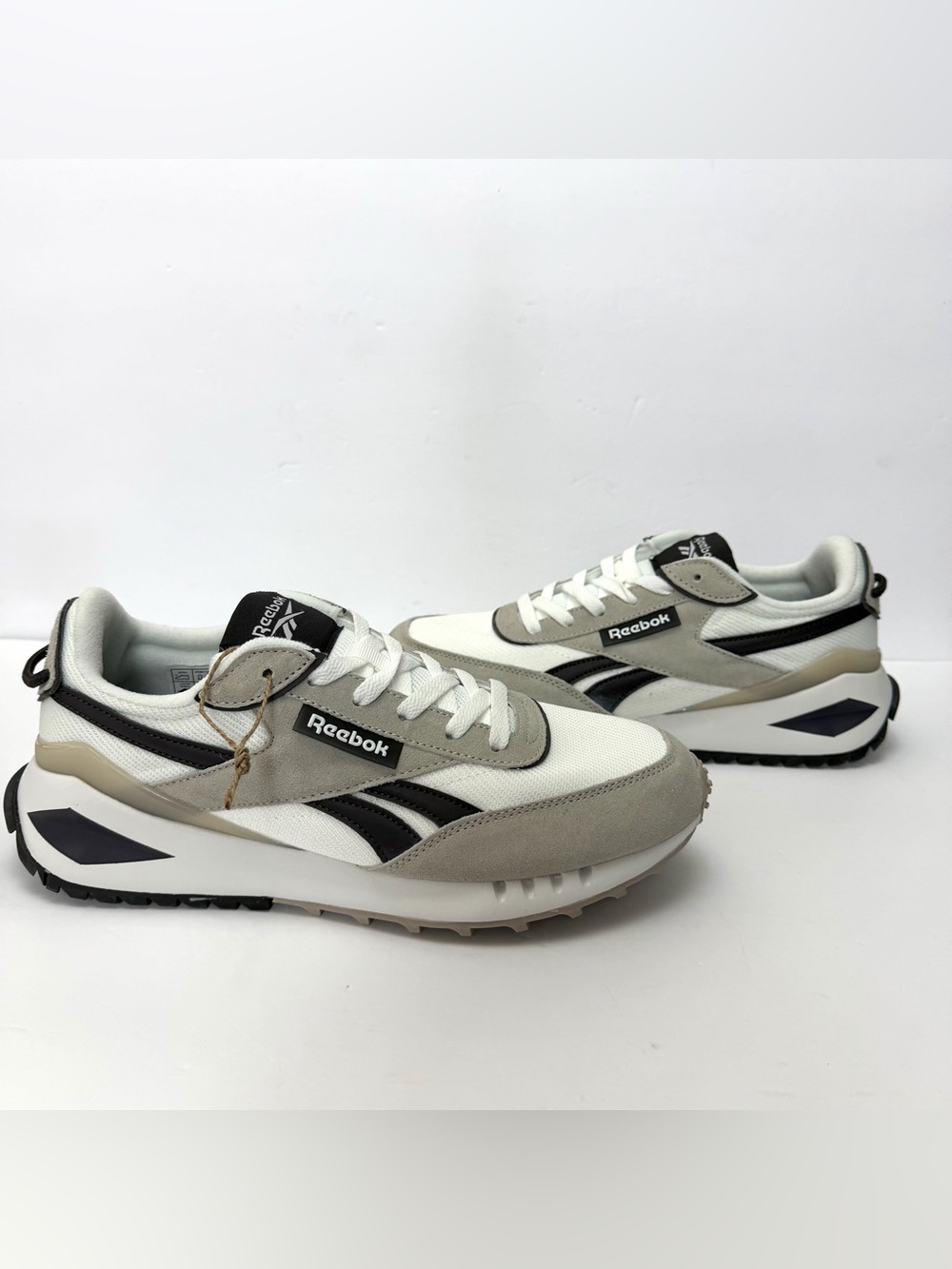 Reebok Retro Runner in White, Gray & Dark Brown Size 10